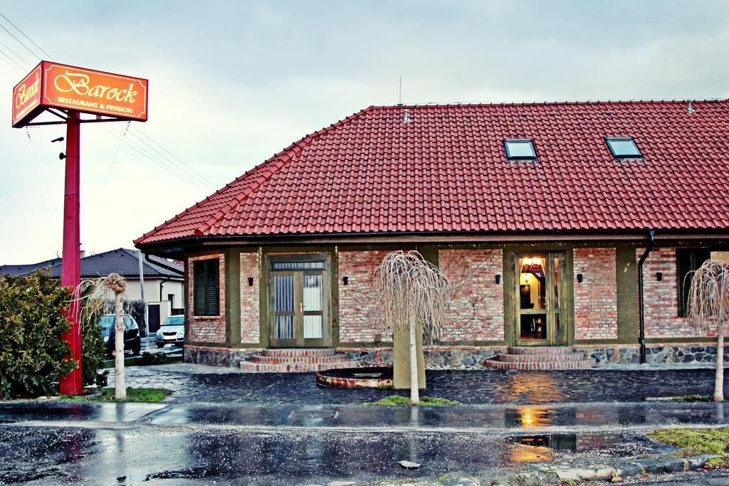 Barock Restaurant&Pension Topoľcany Bagian luar foto